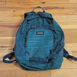 Small Backpack Dakine Day bag Hiking bag with clips and lots of pockets Green